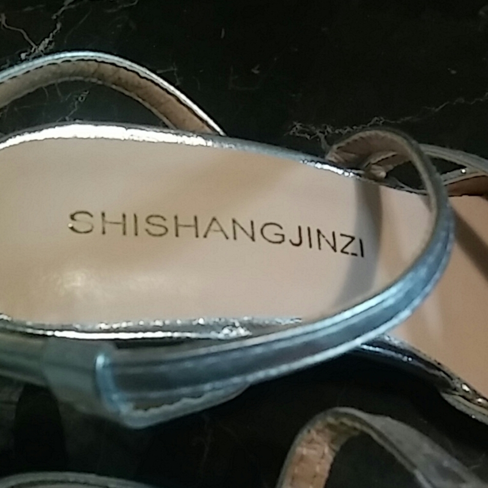 SHOES - Picture 3 of 6
